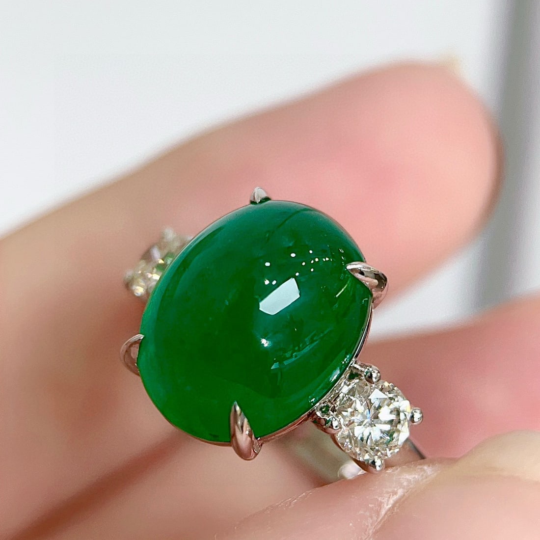 14k Gold 8.30 Ctw Vivid Green Natural Emerald & Diamond Ring - 5