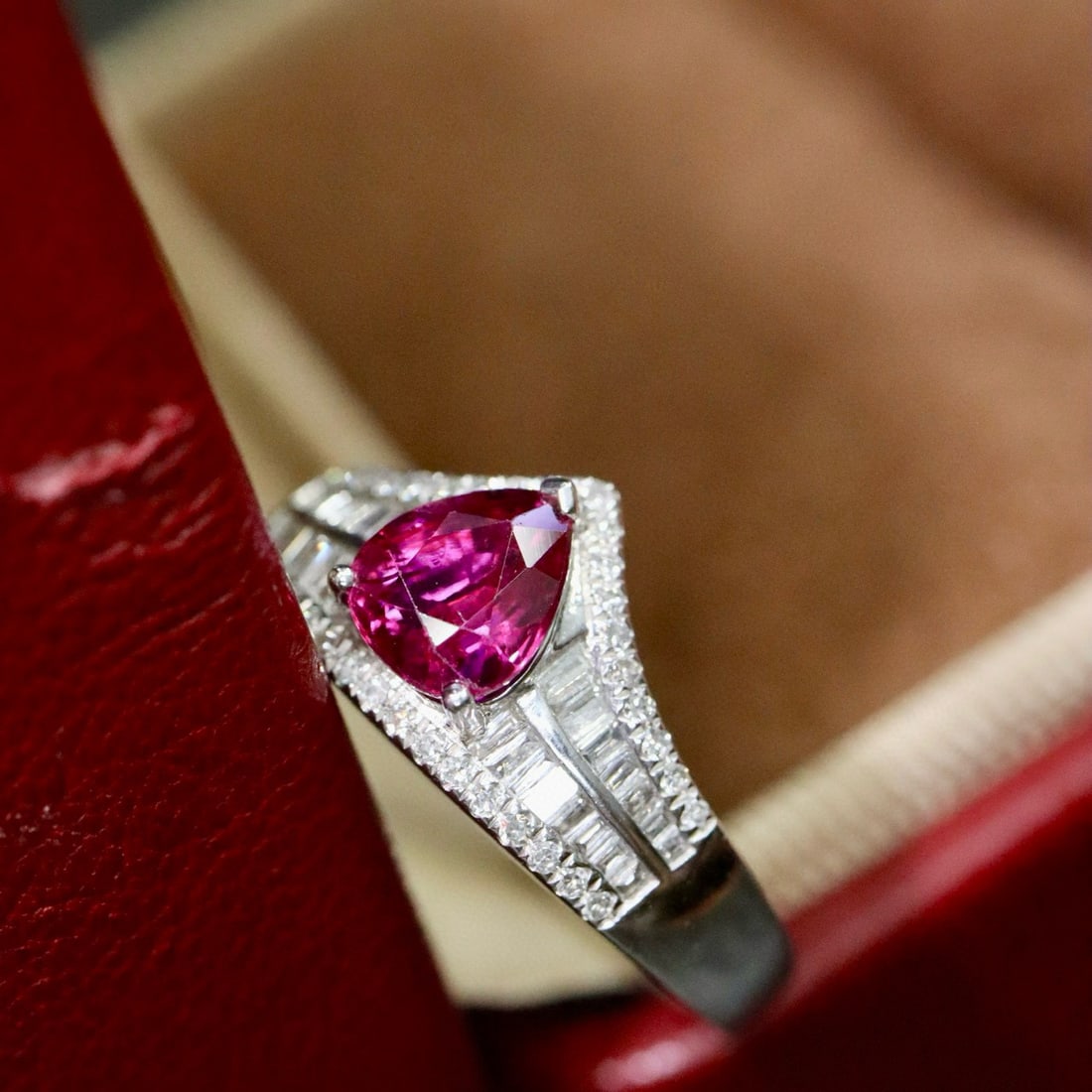 14k Gold 1.39 Ctw Natural Ruby & Diamond Ring: Ref:231000305 // gold content:14k gold // ring size:7. 25us // // main gemstone:ruby // shape:pear // carat weight:1. 01ct // color:red // treatment:natural // // adjacent gemstone 2 : diamond // shap