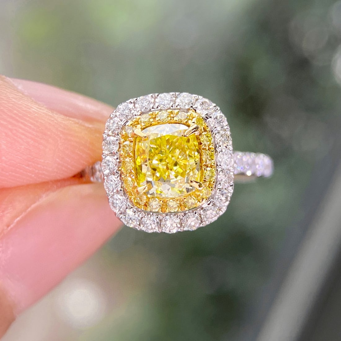14k Gold 1.60 Ctw Natural Yellow Diamond & Diamond Ring - 2
