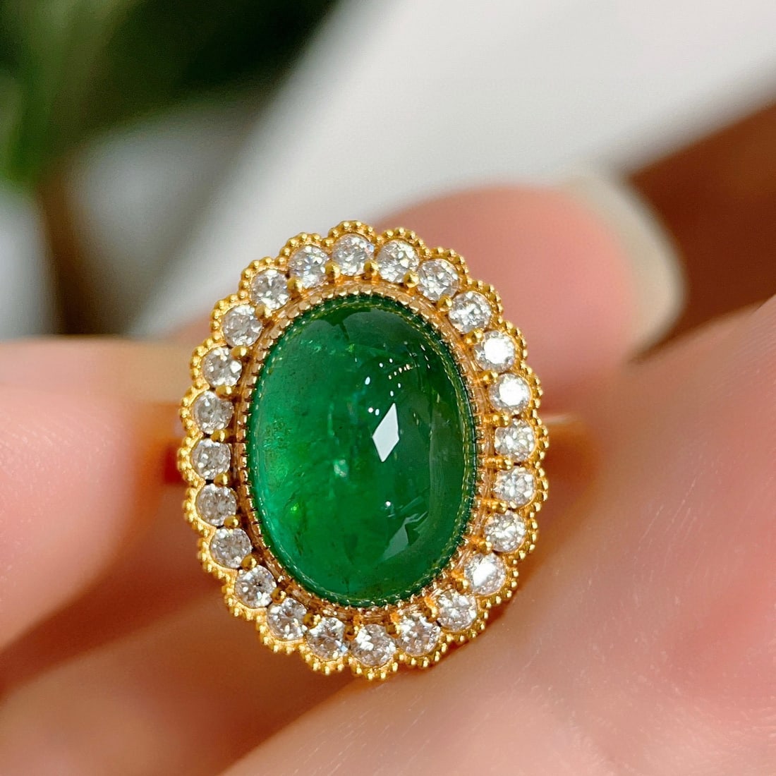 14k Gold 4.83 Ctw Vivid Green Natural Emerald & Diamond Ring: Ref:231000324 // gold content:14k gold // ring size:7. 25us // // main gemstone:emerald // shape:oval // carat weight:4. 35ct // color:vivid green // treatment:natural // // adjacent gemstone 2 : diam
