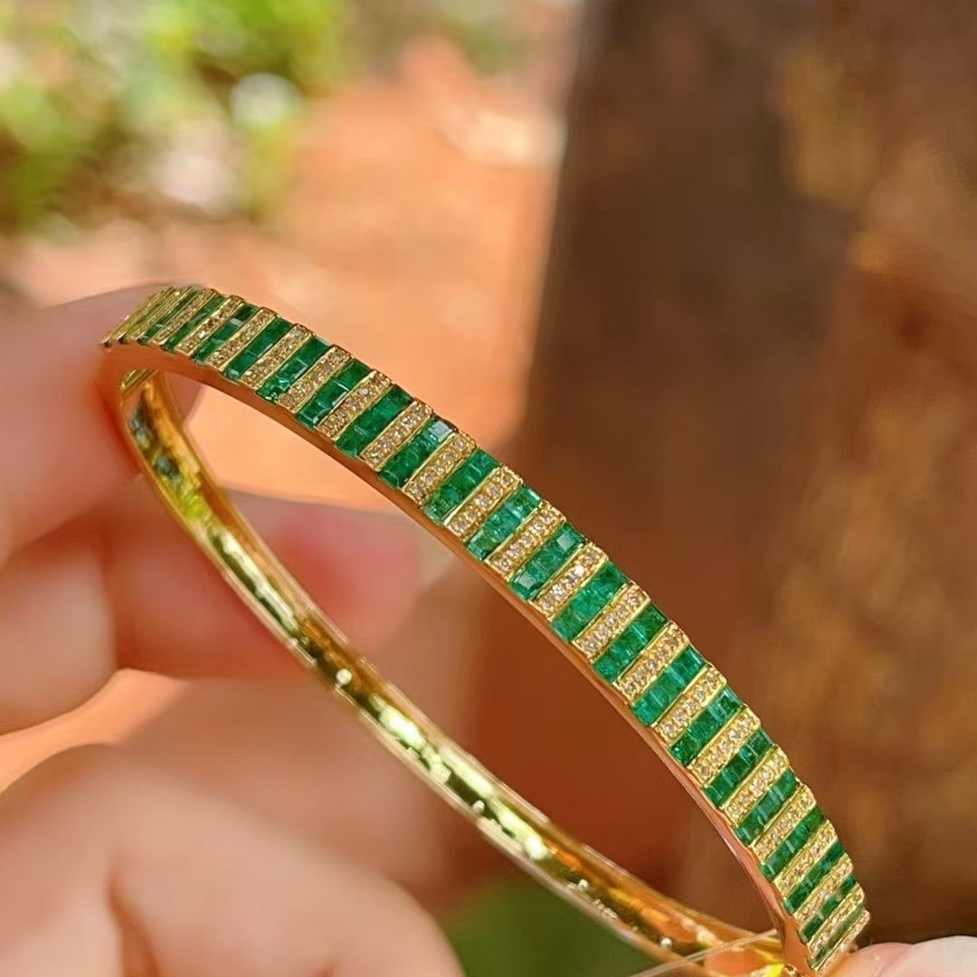 14k Gold 4.00 Ct Natural Emerald & Diamond Bangle - 2