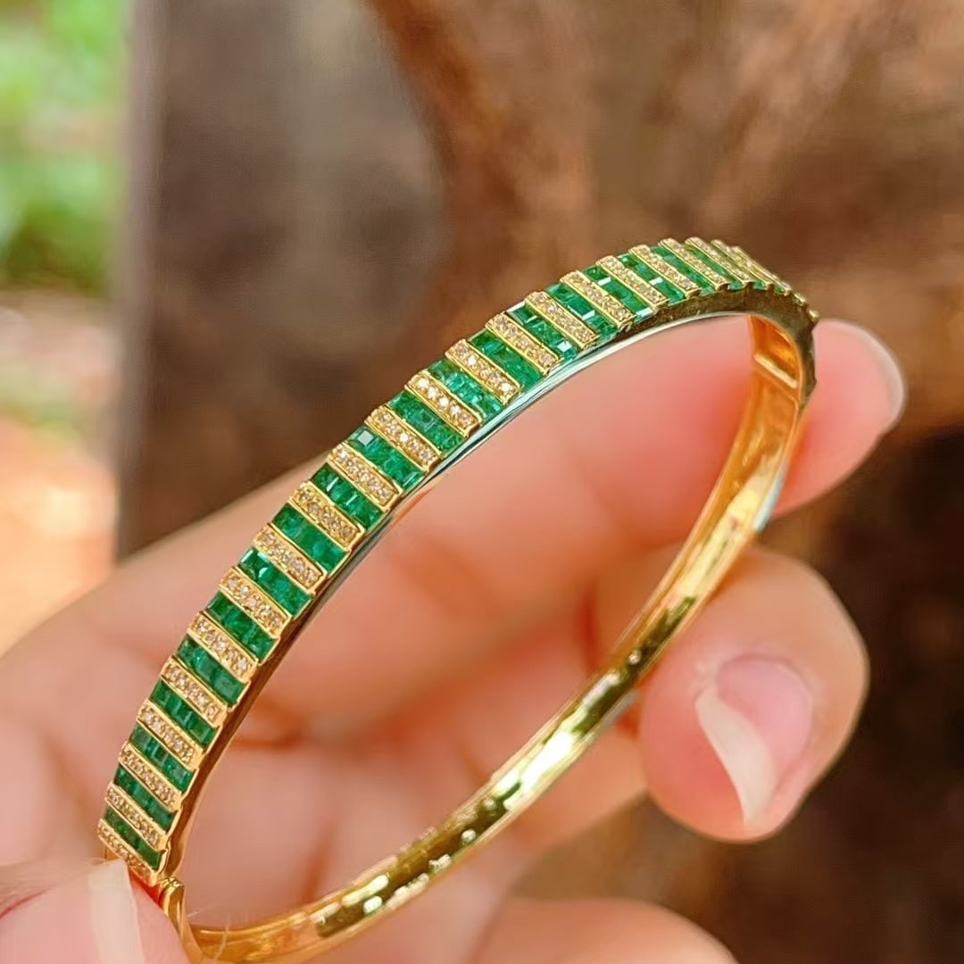 14k Gold 4.00 Ct Natural Emerald & Diamond Bangle - 3