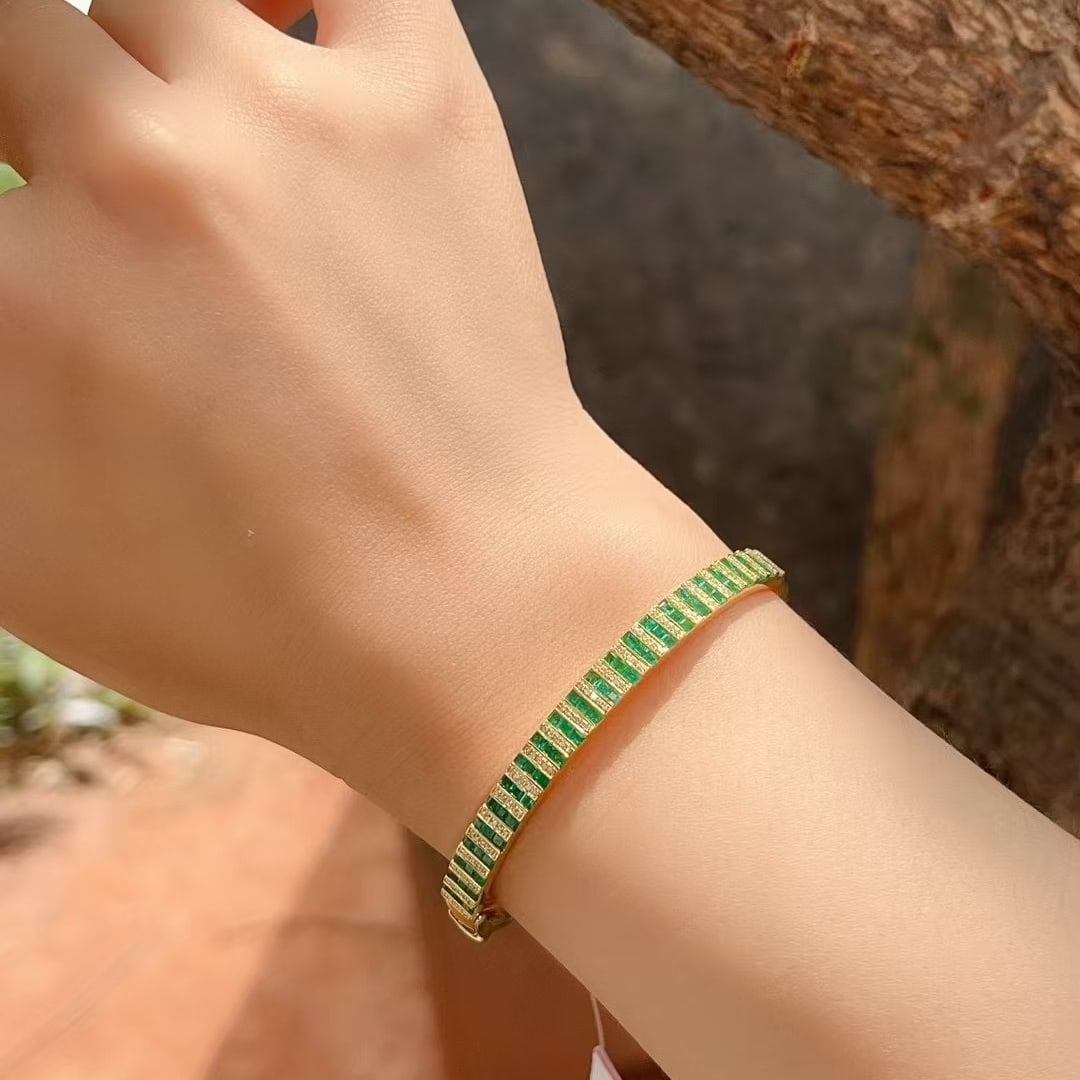 14k Gold 4.00 Ct Natural Emerald & Diamond Bangle - 4