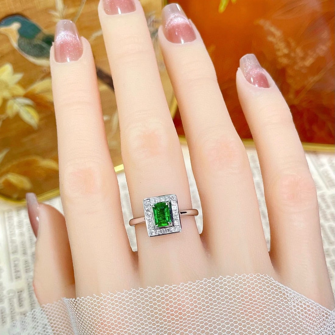 14k Gold 1.10 Ctw Vivid Green Natural Emerald & Diamond Ring - 2