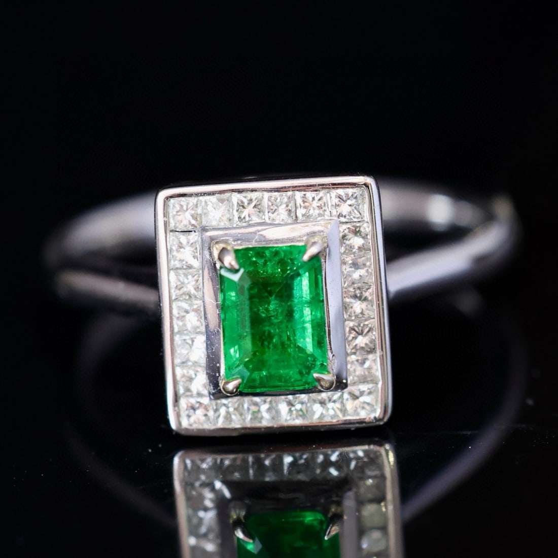 14k Gold 1.10 Ctw Vivid Green Natural Emerald & Diamond Ring - 4