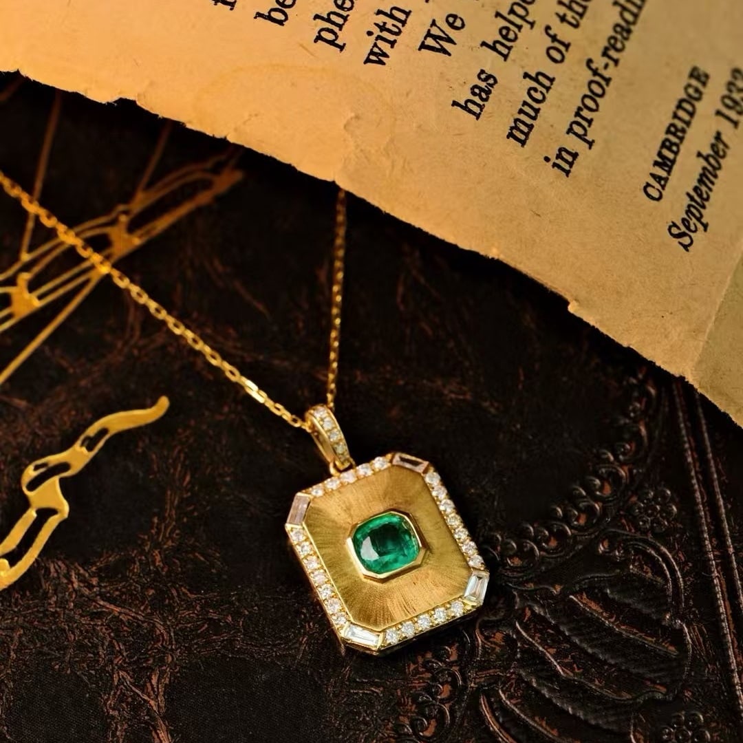 14k Gold 1.04 Ctw Vivid Green Natural Emerald & Diamond Pendant( Without Chain ): Ref:231000352 // gold content:14k gold // main gemstone:emerald // shape:cushion // carat weight:0. 62ct // color:vivid green // treatment:natural // // adjacent gemstone 2 : diamond //