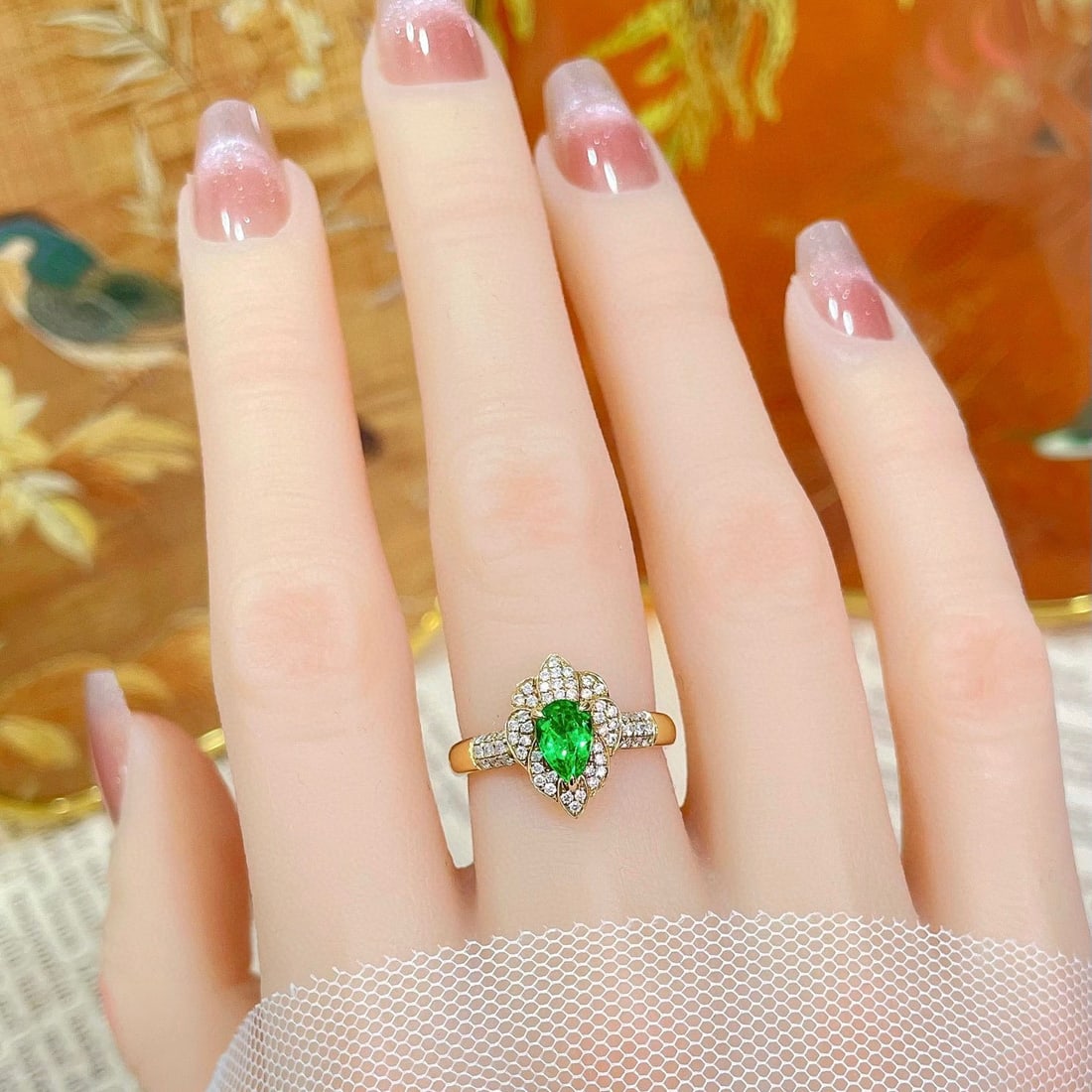 14k Gold 0.83 Ctw Vivid Green Natural Emerald & Diamond Ring - 4