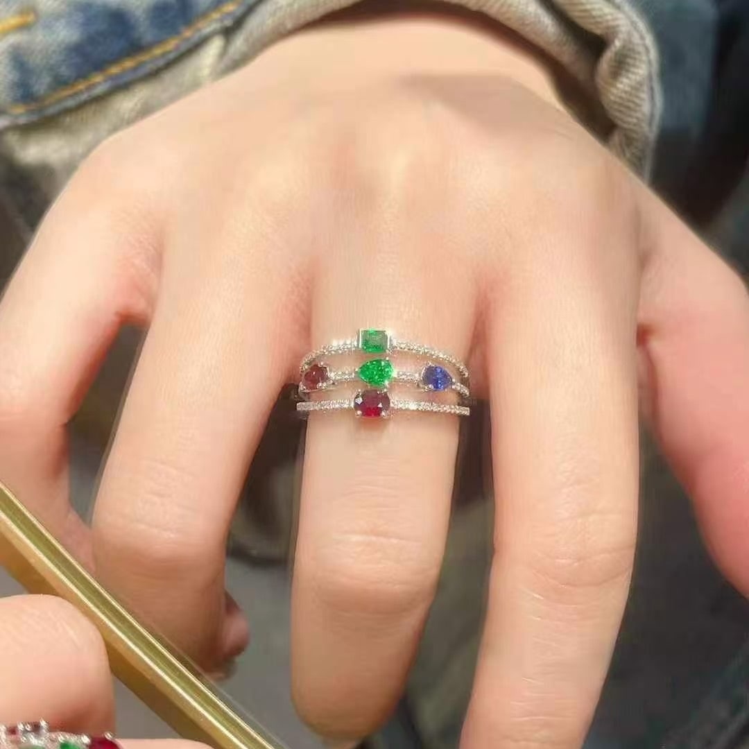 14k Gold 1.40 Ctw Vivid Green Natural Emerald & Ruby & Sapphire & Diamond Ring - 2