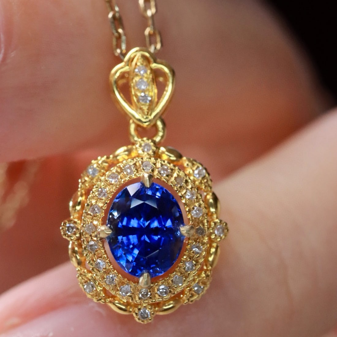 14k Gold 0.94 Ctw Natural Sapphire & Diamond Pendant( Without Chain ): Ref:231000360 // gold content:14k gold // main gemstone:sapphire // shape:oval // carat weight:0. 85ct // color:royal blue // treatment:natural // // adjacent gemstone 2 : diamond // shape:round //