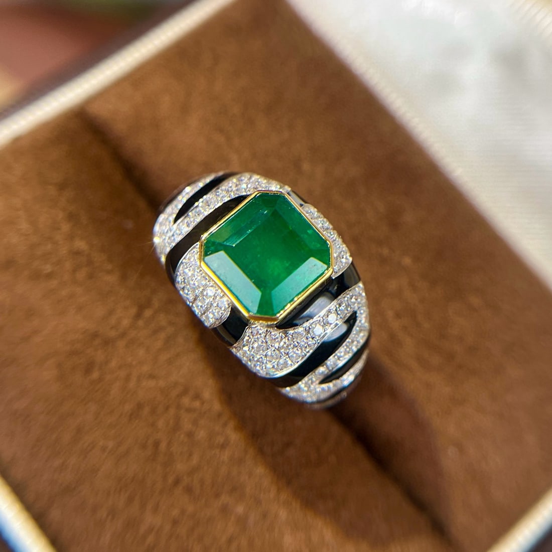 14k Gold 3.32 Ctw Vivid Green Natural Emerald & Diamond Ring - 2