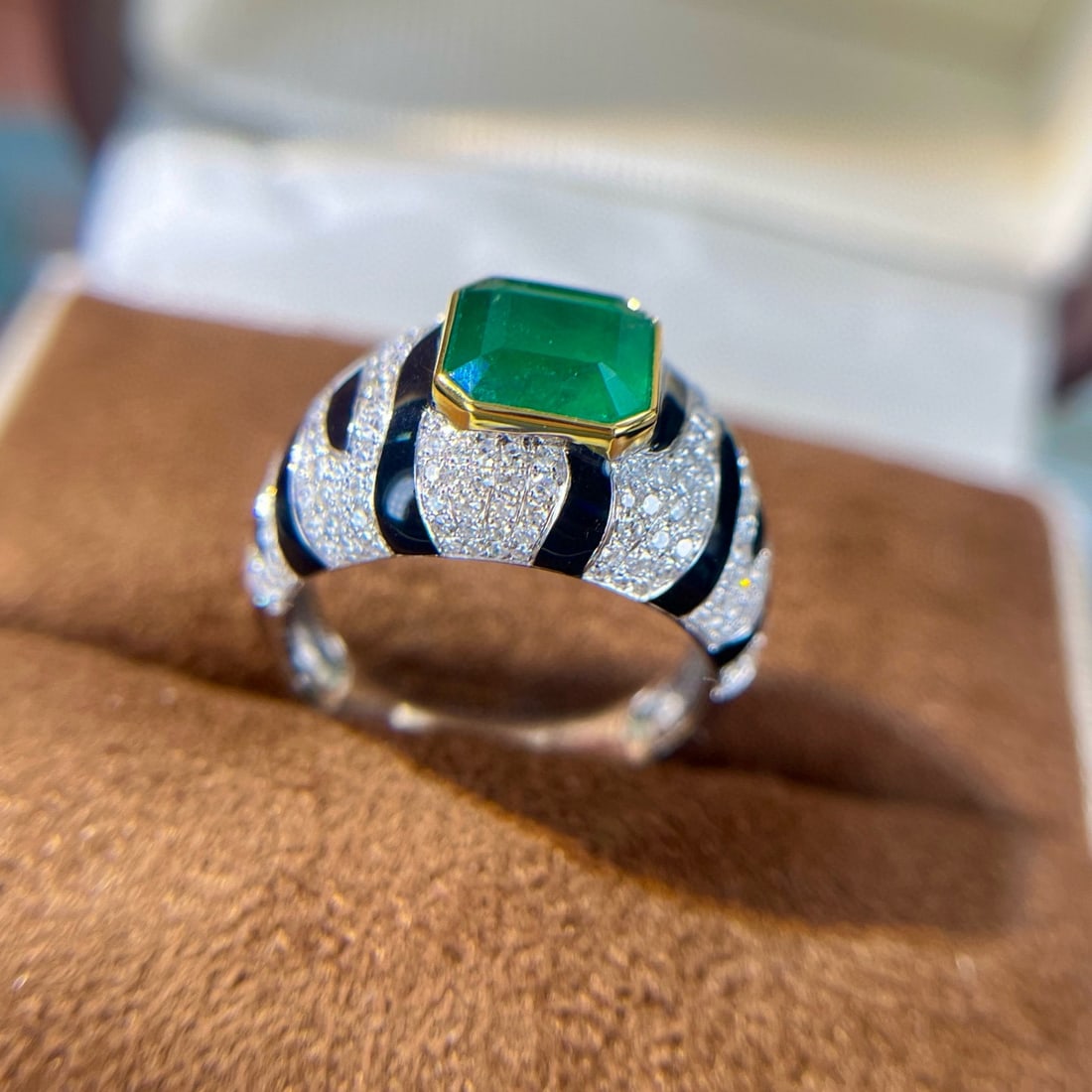 14k Gold 3.32 Ctw Vivid Green Natural Emerald & Diamond Ring - 4