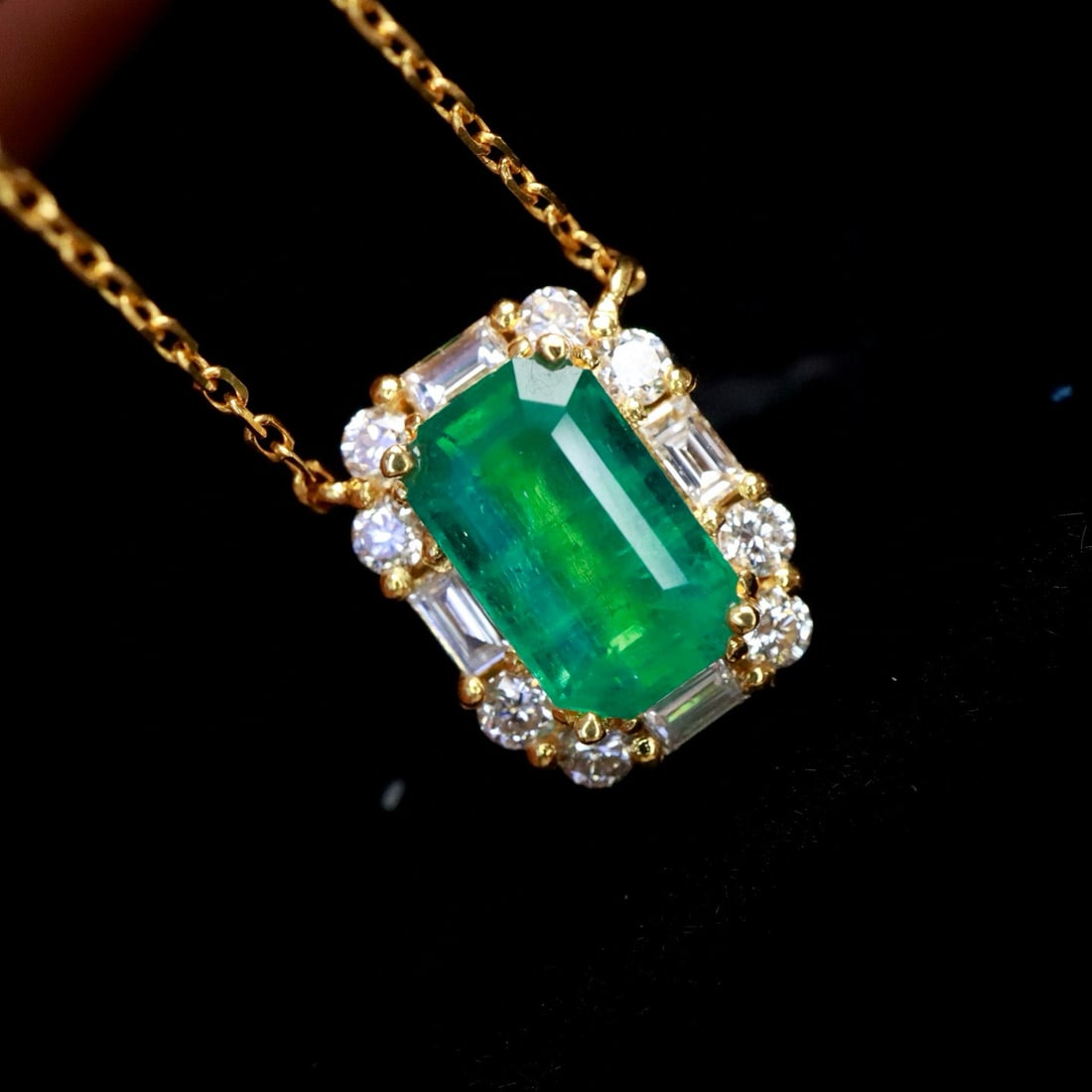 14k Gold 1.12 Ctw Vivid Green Natural Emerald & Diamond Necklace - 4