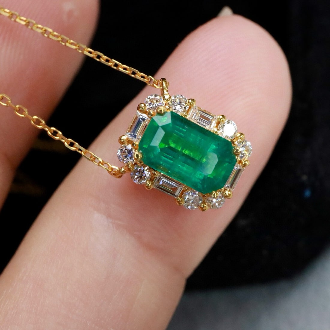 14k Gold 1.12 Ctw Vivid Green Natural Emerald & Diamond Necklace - 5