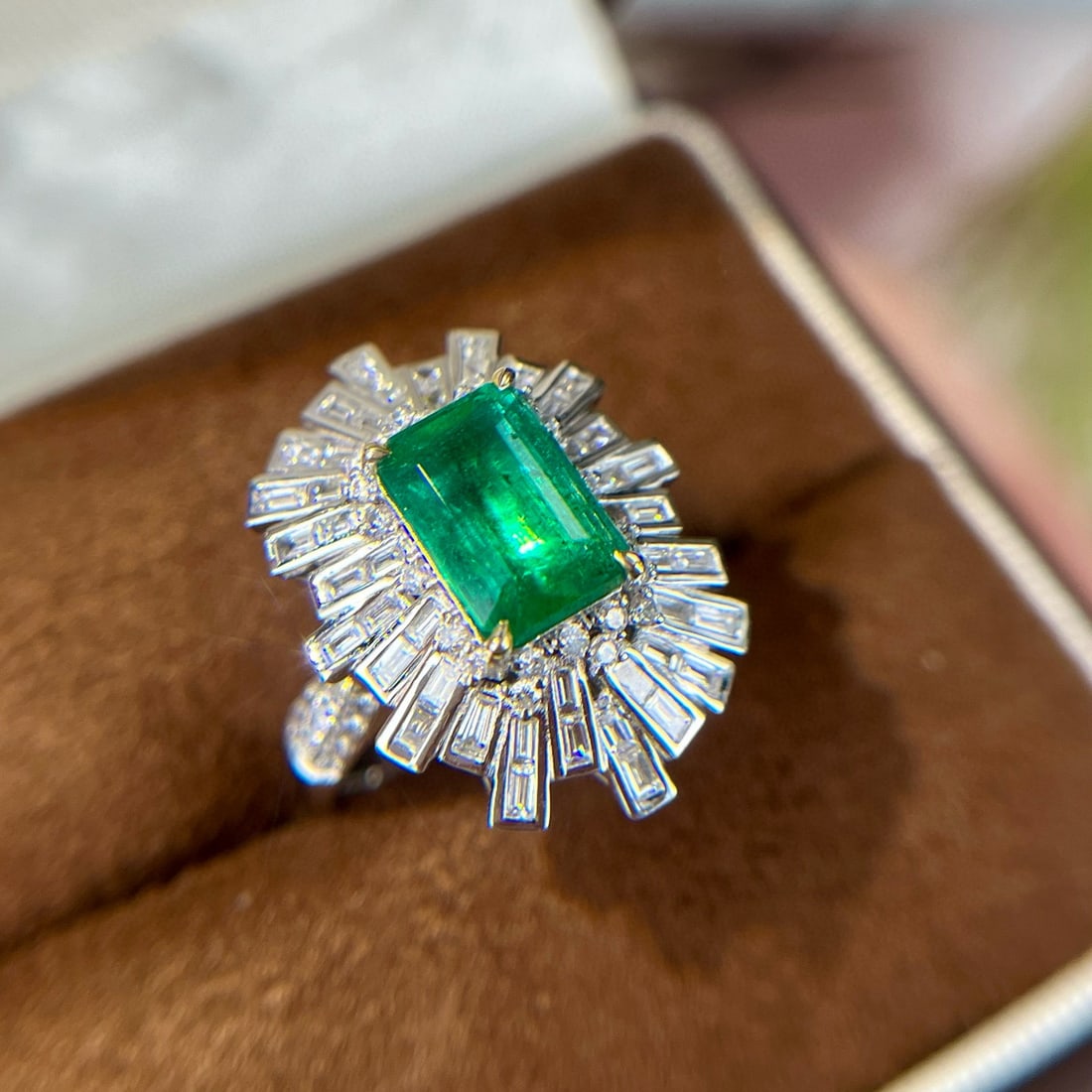 14k Gold 3.47 Ctw Vivid Green Natural Emerald & Diamond Ring - 3