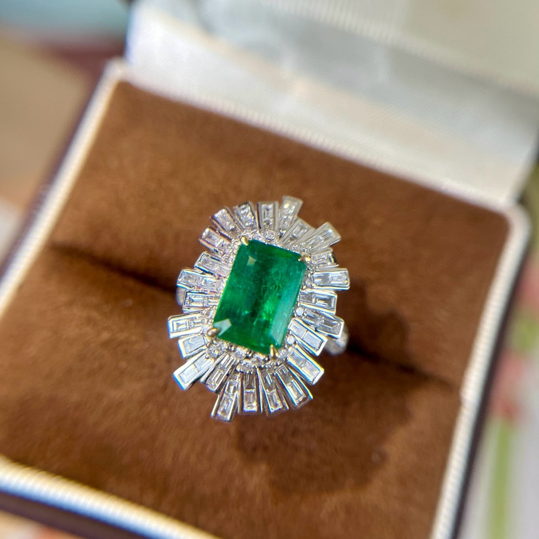 14k Gold 3.47 Ctw Vivid Green Natural Emerald & Diamond Ring - 5