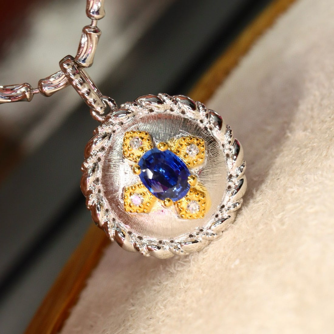 14k Gold 0.36 Ctw Natural Sapphire & Diamond Pendant( Without Chain ): Ref:231000390 // gold content:14k gold // main gemstone:sapphire // shape:oval // carat weight:0. 34ct // color:blue // treatment:natural // // adjacent gemstone 2 : diamond // shape:round // carat