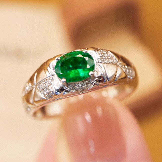 14k Gold 0.67 Ctw Vivid Green Natural Emerald & Diamond Ring - 2