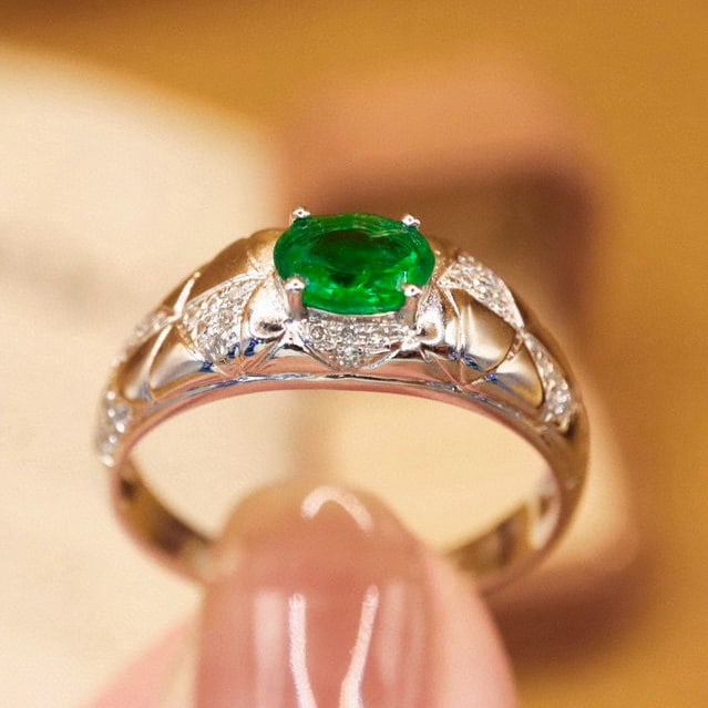 14k Gold 0.67 Ctw Vivid Green Natural Emerald & Diamond Ring - 3