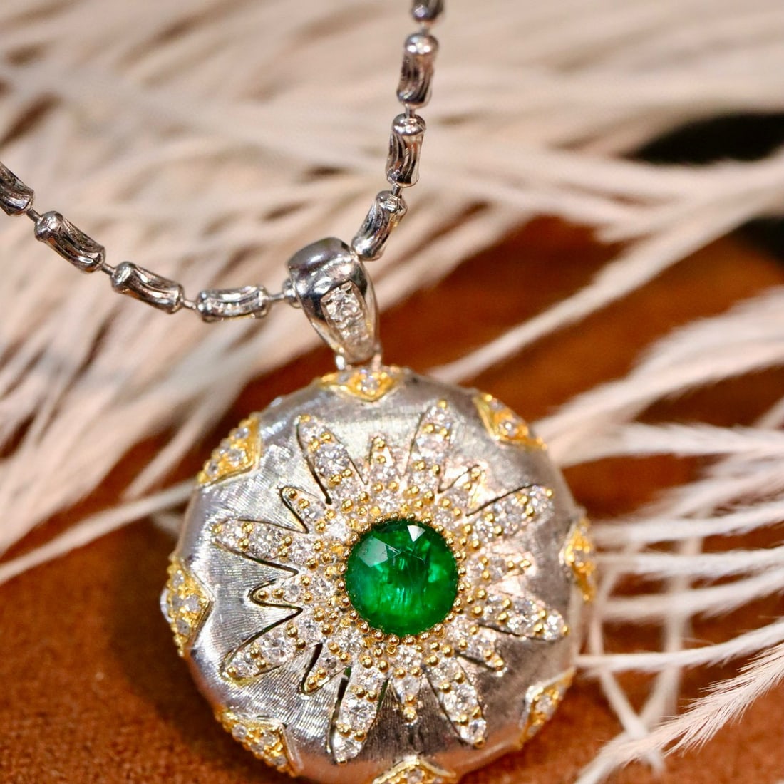 14k Gold 1.10 Ctw Vivid Green Natural Emerald & Diamond Pendant( Without Chain ): Ref:231000402 // gold content:14k gold // main gemstone:emerald // shape:round // carat weight:0. 40ct // color:vivid green // treatment:natural // cut grade:g // // adjacent gemstone 2 : diamond //