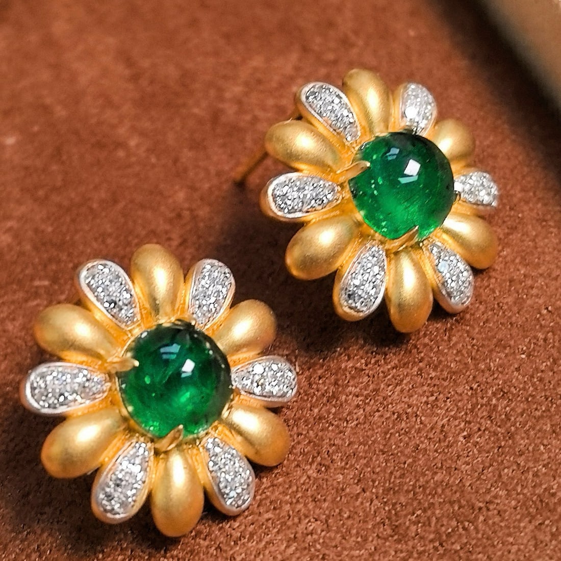 14k Gold 2.92 Ctw Vivid Green Natural Emerald & Diamond Earrings - 2