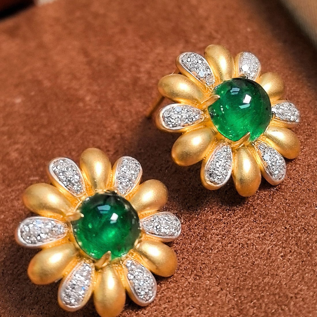 14k Gold 2.92 Ctw Vivid Green Natural Emerald & Diamond Earrings - 5