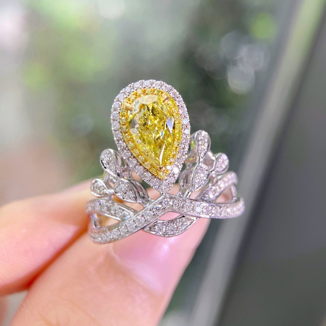Gia Certified 14k Gold 1.00 Ct Natural Yellow Diamond & Diamond Ring - 2
