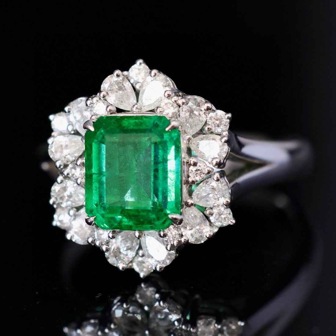 14k Gold 2.59 Ctw Vivid Green Natural Emerald & Diamond Ring - 4