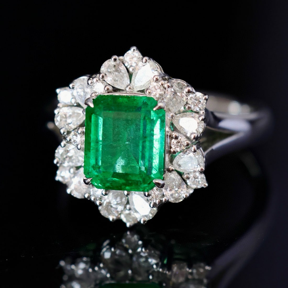 14k Gold 2.59 Ctw Vivid Green Natural Emerald & Diamond Ring - 5