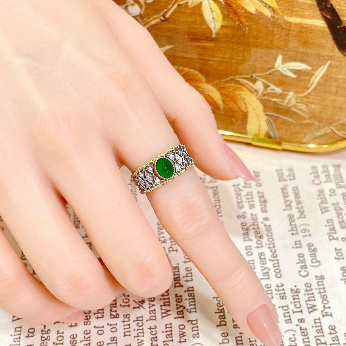 14k Gold 0.62 Ctw Vivid Green Natural Emerald & Diamond Ring - 2