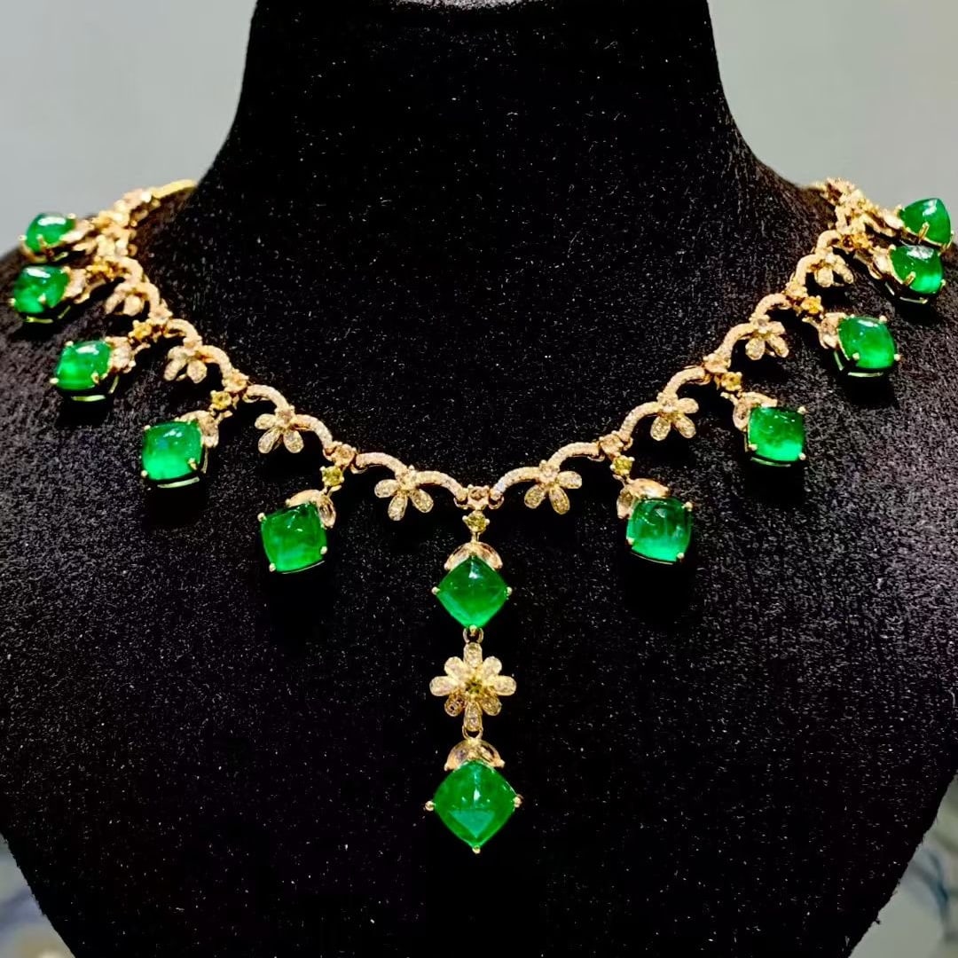 14k Gold 10.02 Ct Vivid Green Natural Emerald & Diamond Necklace - 3