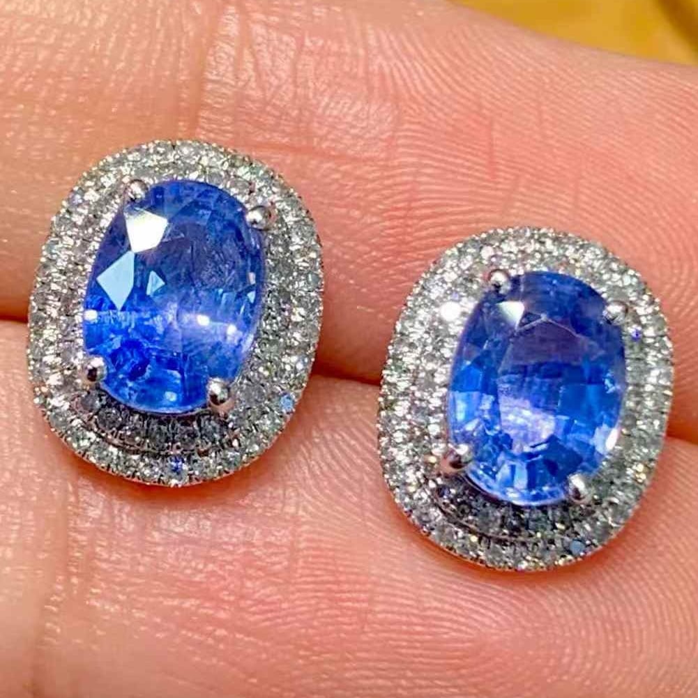 14k Gold 2.6 Ct Natural Sapphire & Diamond Earrings: Ref:231105107 // gold content:14k gold // main gemstone:sapphire // shape:oval // carat weight:2. 6ct // color:blue // treatment:natural // // adjacent gemstone 2 : diamond // shape:round // clarity