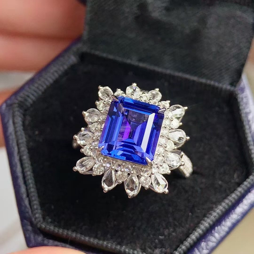 14k Gold 4.5 Ct Natural Tanzanite & Diamond Ring/pendant( Without Chain ): Ref:231105134 // gold content:14k gold // ring size:7. 25us // // main gemstone:tanzanite // shape:octagonal // carat weight:4. 5ct // color:blue // treatment:natural // // adjacent gemstone 2 :