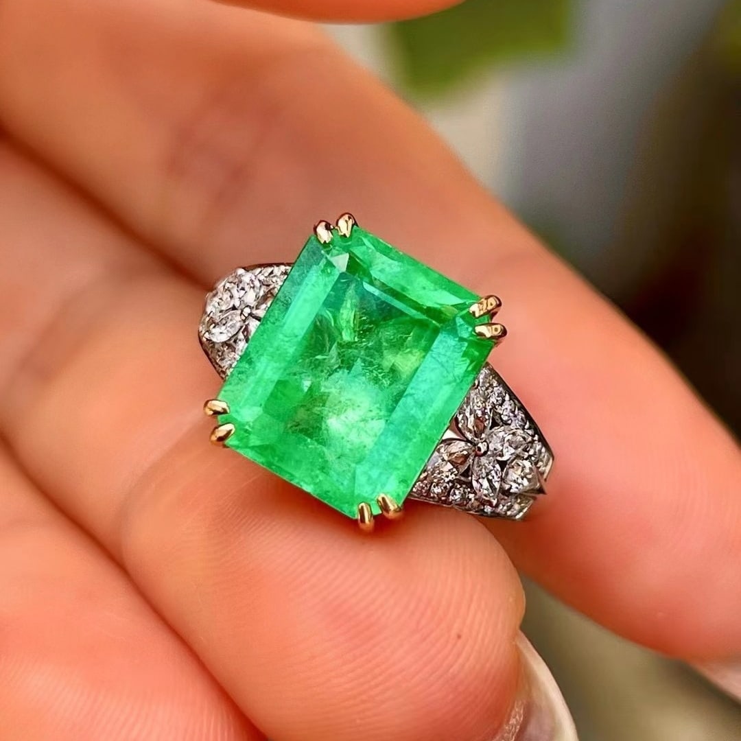 14k Gold 4.49 Ctw Vivid Green Natural Emerald & Diamond Ring - 3