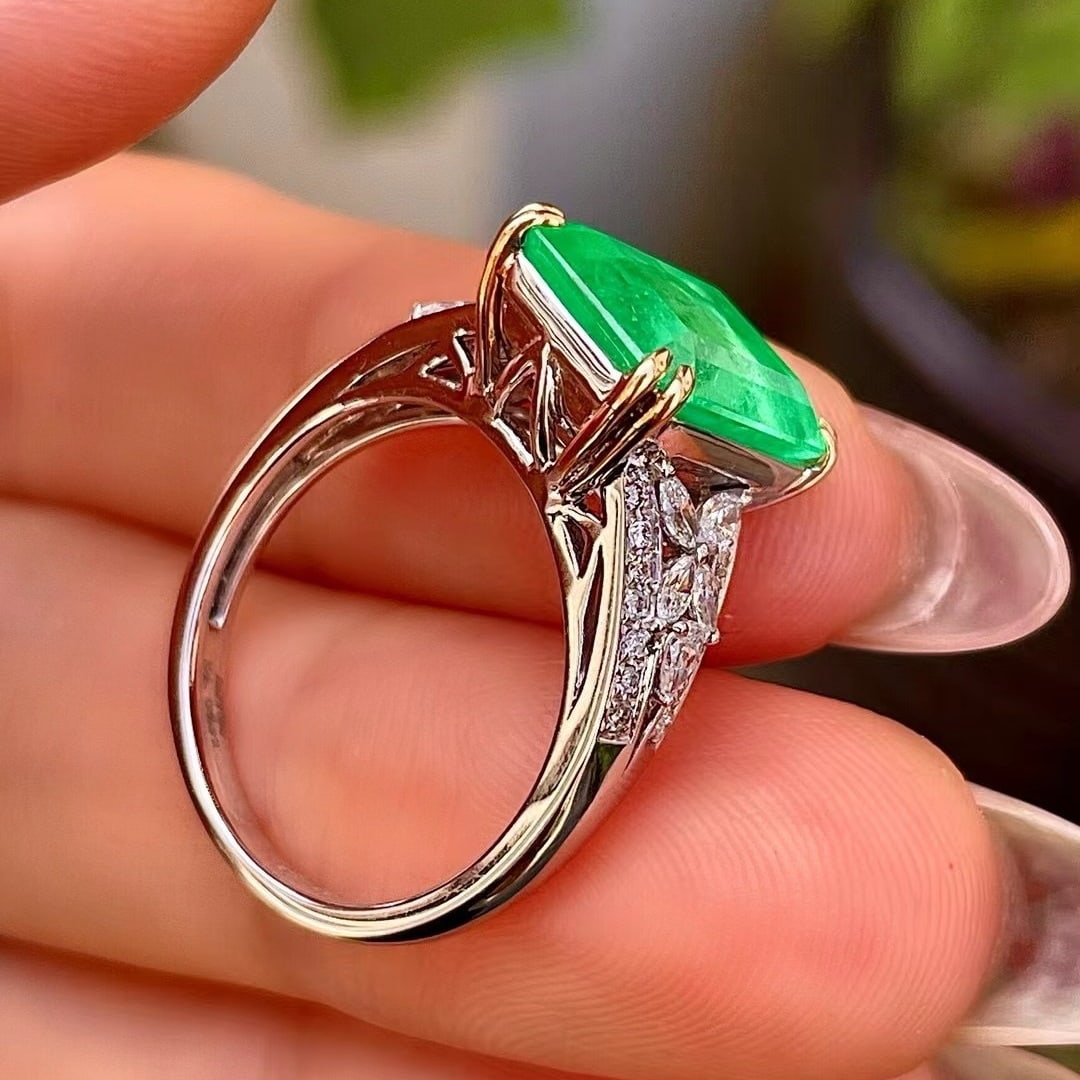 14k Gold 4.49 Ctw Vivid Green Natural Emerald & Diamond Ring - 4