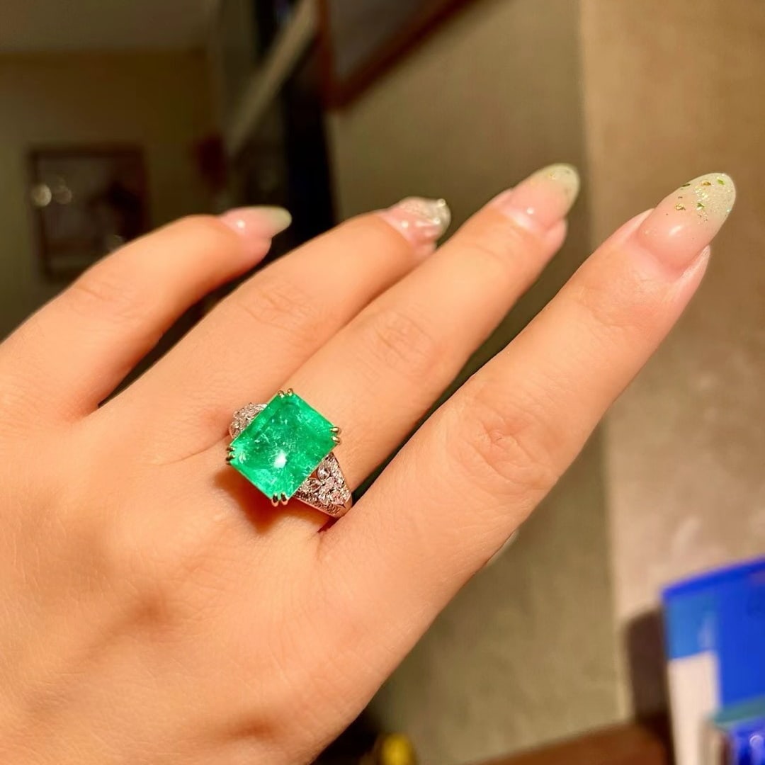 14k Gold 4.49 Ctw Vivid Green Natural Emerald & Diamond Ring - 5