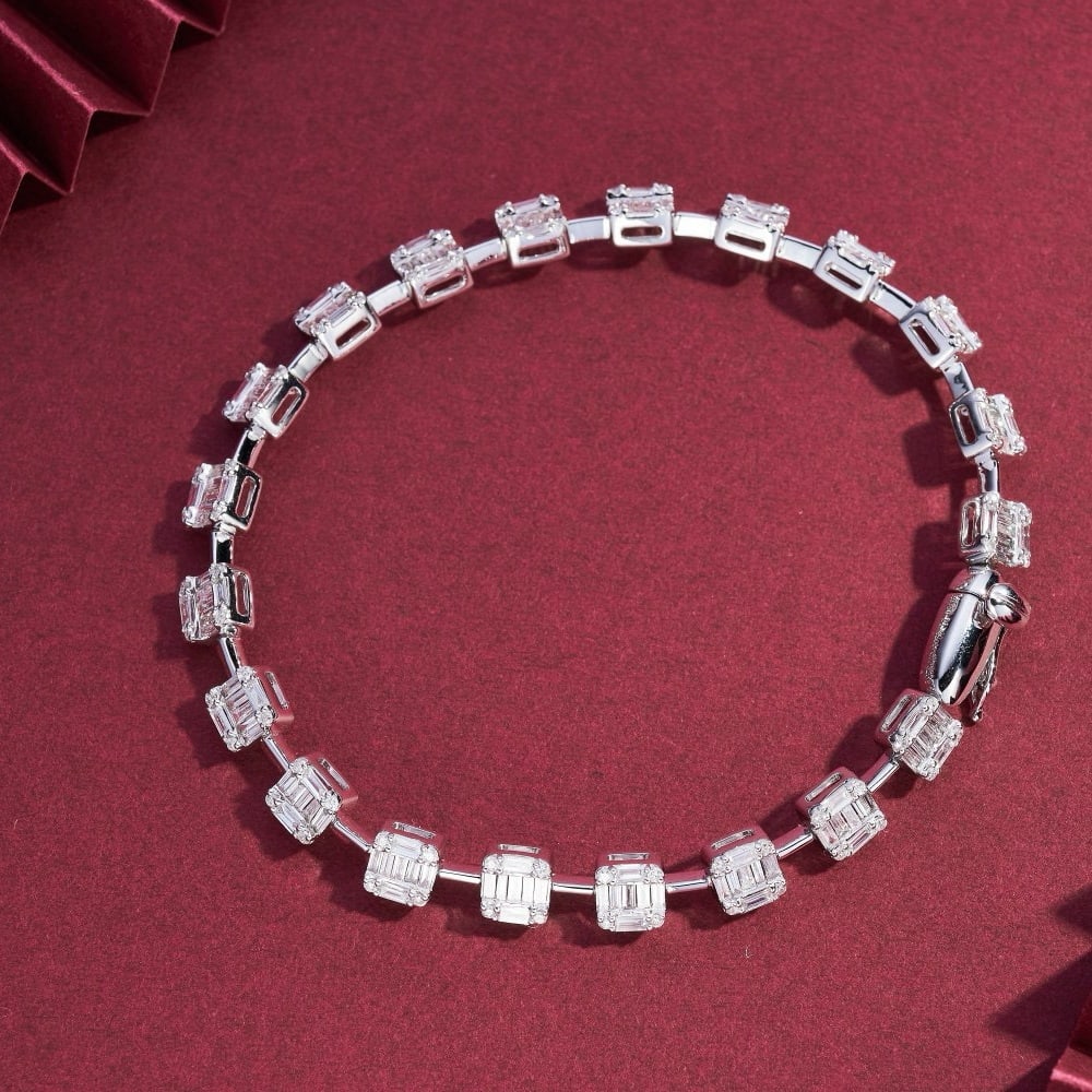 14k Gold 2.21 Ct Natural H Diamond Bracelet: Ref:231001016 // gold content:14k gold // main gemstone:diamond // shape:multiply // carat weight:2. 21ct // clarity grade:vs-si // color:h // treatment:natural // Condition: New Low Estimate: 8100.00