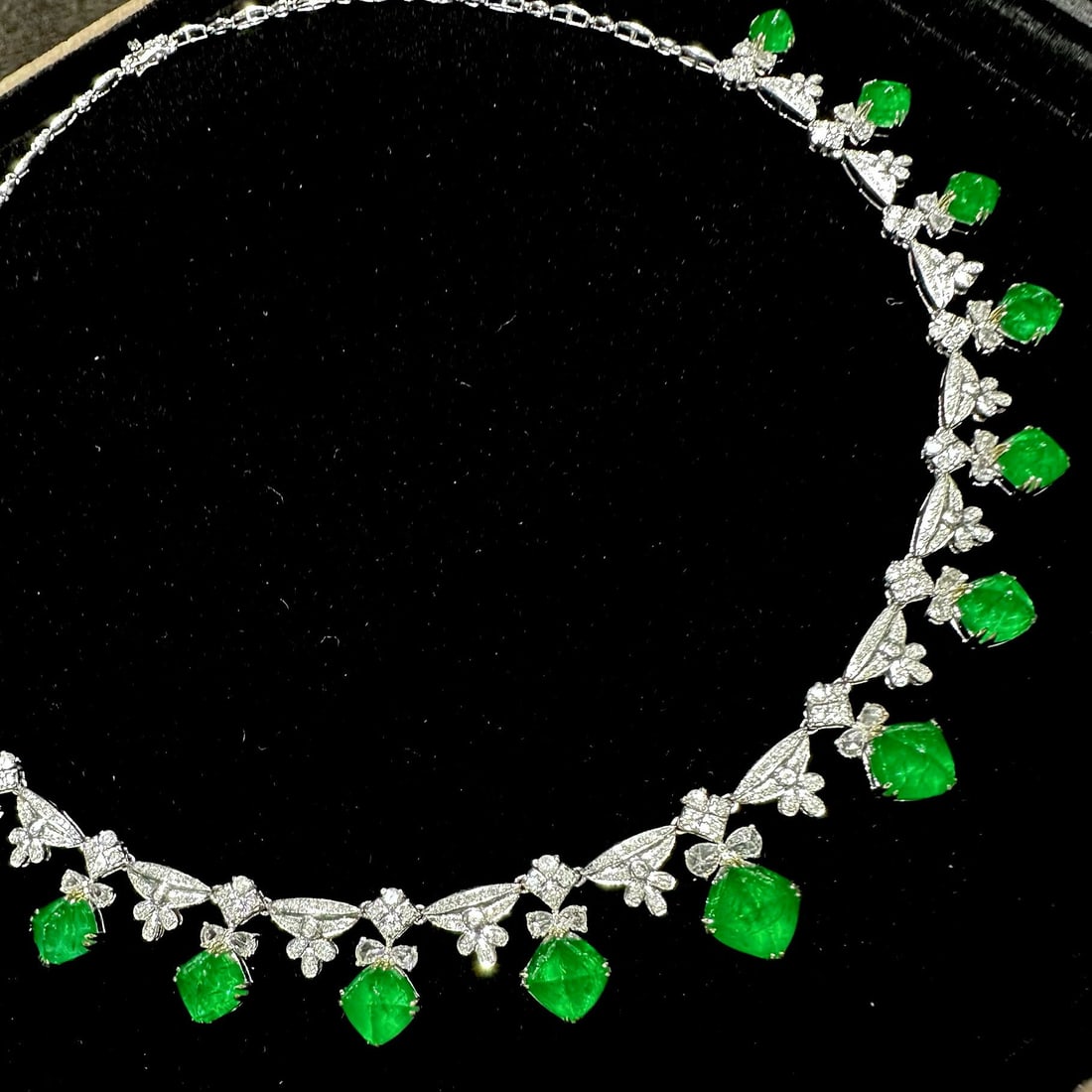 14k Gold 22.83 Ct Natural Emerald & Diamond Necklace - 3