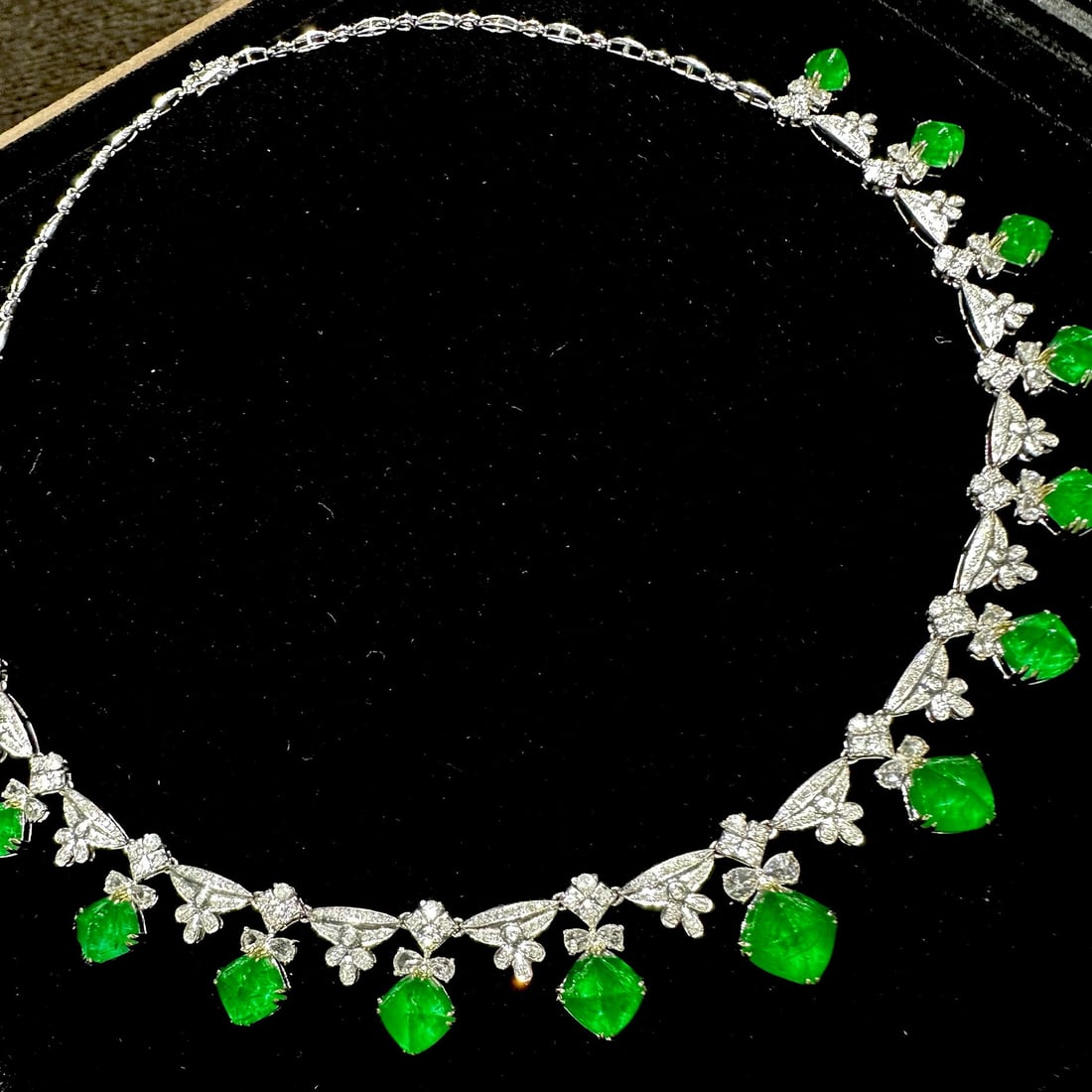 14k Gold 22.83 Ct Natural Emerald & Diamond Necklace - 4