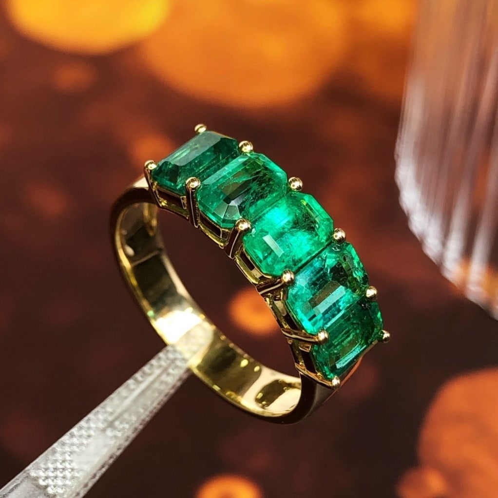14k Gold 2.8 Ct Natural Emerald Ring - 2