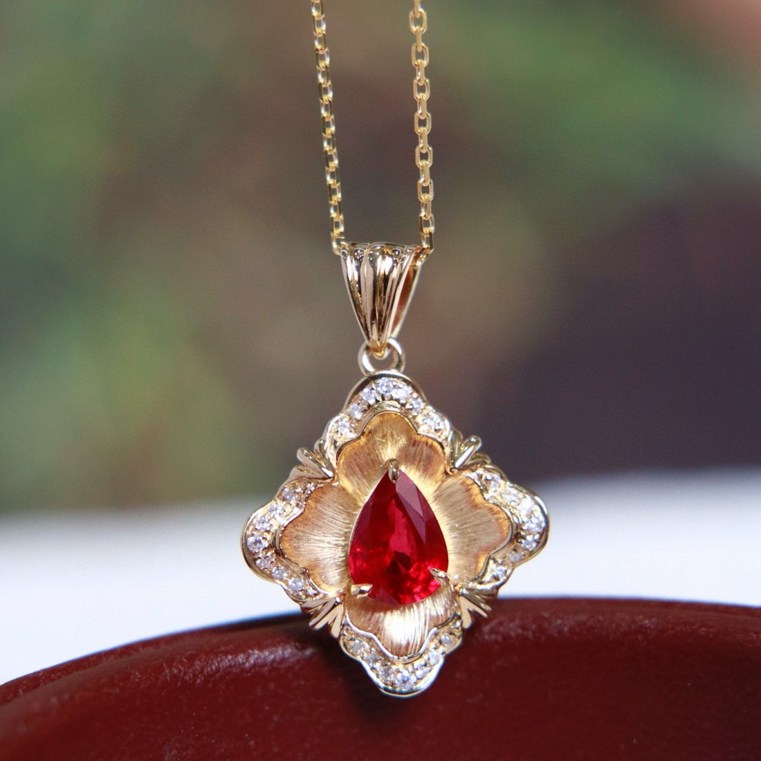 14k Gold 0.76 Ctw Natural Ruby & Diamond Necklace: Ref:231001029 // gold content:14k gold // main gemstone:ruby // shape:pear // carat weight:0. 7ct // color:red // treatment:natural // // adjacent gemstone 2 : diamond // shape:round // carat