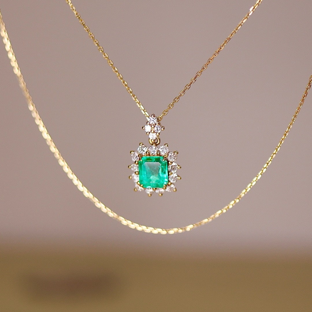 14k Gold 1.4 Ctw Natural Emerald & Diamond Necklace - 2