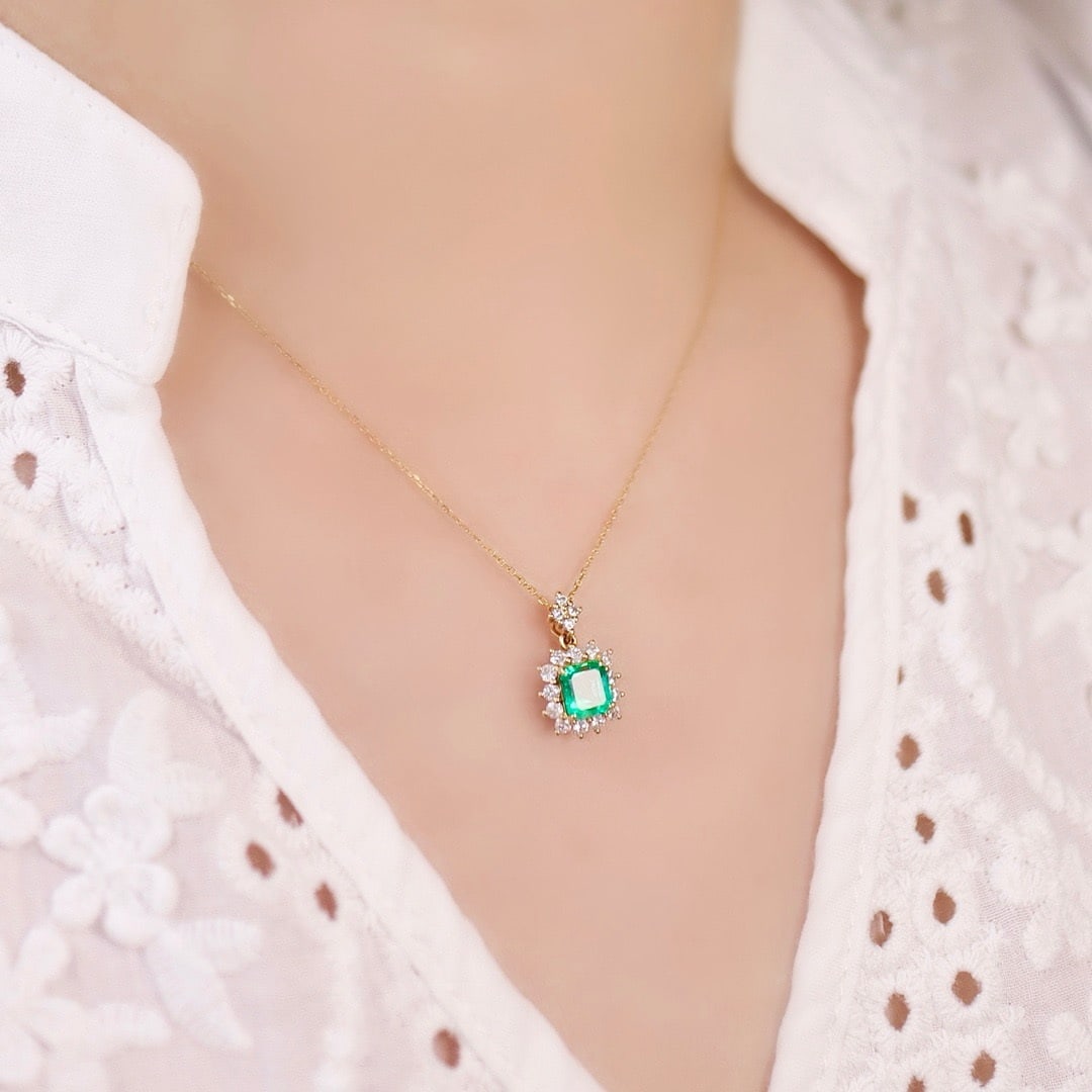 14k Gold 1.4 Ctw Natural Emerald & Diamond Necklace - 3