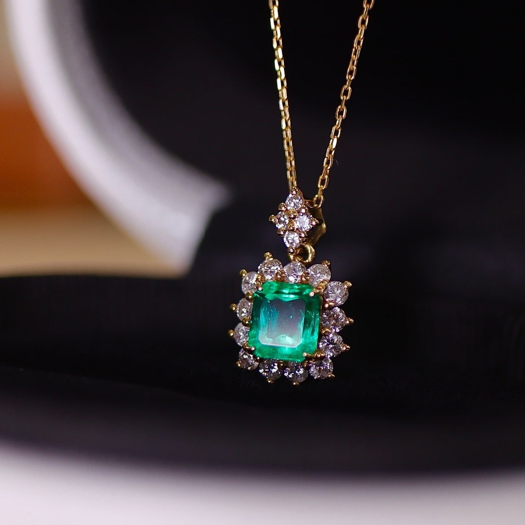 14k Gold 1.4 Ctw Natural Emerald & Diamond Necklace - 4