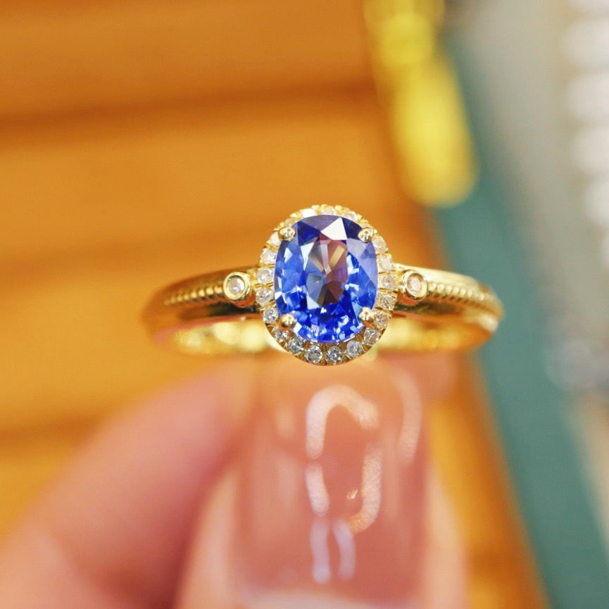 14k Gold 0.90 Ctw Natural Sapphire & Diamond Ring: Ref:231001056 // gold content:14k gold // ring size:7. 25us // // main gemstone:sapphire // shape:oval // carat weight:0. 83ct // color:blue // treatment:natural // // adjacent gemstone 2 : diamond