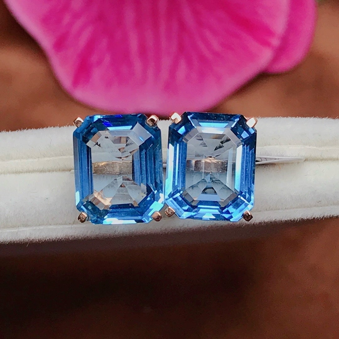 14k Gold 9.9 Ct Natural Topaz Earrings: Ref:231001057 // gold content:14k gold // main gemstone:topaz // shape:octagonal // carat weight:9. 9ct // color:blue // treatment:natural // Condition: New Low Estimate: 1200.00 High Estimate:
