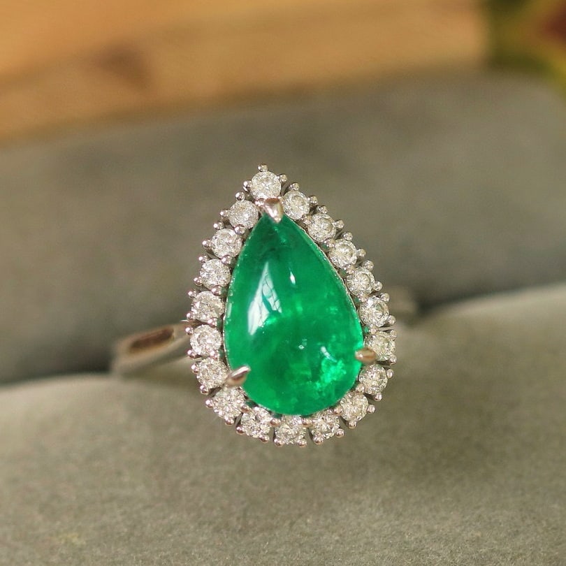 14k Gold 4.15 Ctw Natural Emerald & Diamond Ring/pendant( Without Chain ): Ref:231001059 // gold content:14k gold // ring size:7. 25us // // main gemstone:emerald // shape:pear // carat weight:3. 57ct // color:green // treatment:natural // // adjacent gemstone 2 : diamond