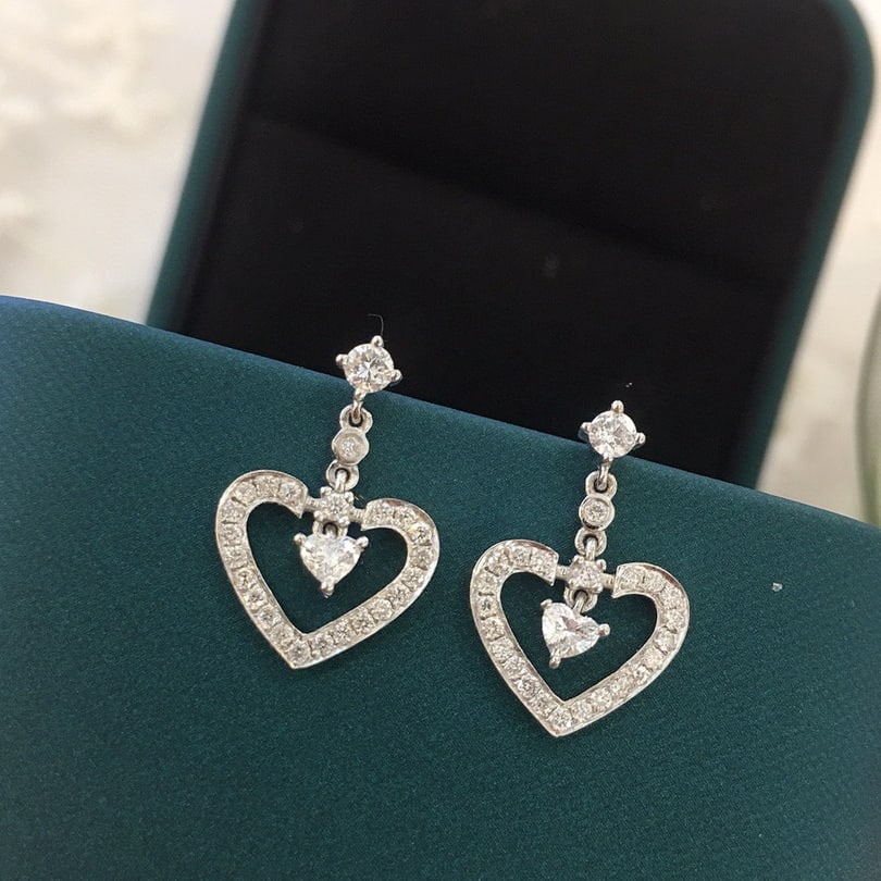 14k Gold 0.52 Ctw Natural H Diamond Earrings: Ref:231001060 // gold content:14k gold // main gemstone:diamond // shape:heart // carat weight:0. 16ct // clarity grade:vs-si // color:h // treatment:natural // // adjacent gemstone 2 : diamond //