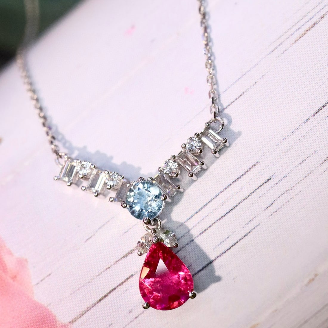 14k Gold 0.95 Ctw Natural Tourmaline & Aquamarine Necklace: Ref:231001068 // gold content:14k gold // main gemstone:tourmaline // shape:pear // carat weight:0. 75ct // color:red // treatment:natural // // adjacent gemstone 2 : aquamarine // shape:round //