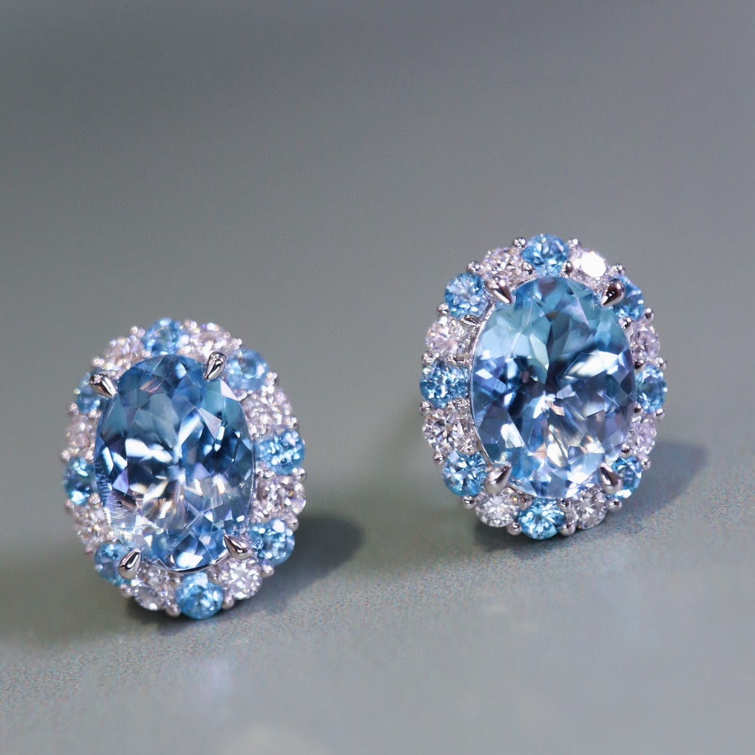 14k Gold 2 Ct Natural Aquamarine & Diamond & Topaz Earrings: Ref:231001070 // gold content:14k gold // main gemstone:aquamarine // shape:oval // carat weight:2ct // color:blue // treatment:natural // // adjacent gemstone 2 : diamond // shape:round // clarity gr