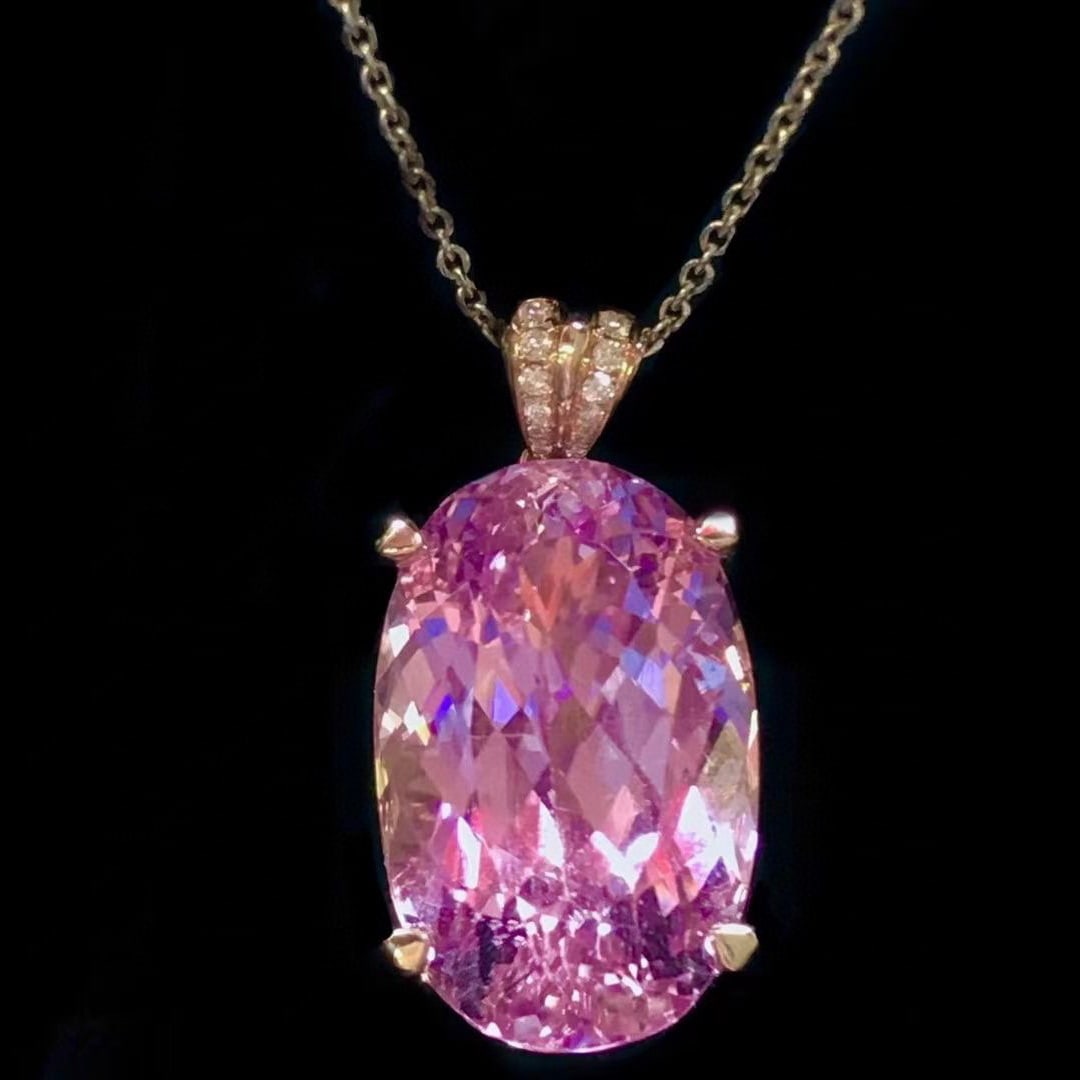 14k Gold 28.07 Ctw Natural Kunzite & Diamond Pendant( Without Chain ): Ref:231001074 // gold content:14k gold // main gemstone:kunzite // shape:oval // carat weight:28ct // color:purple // treatment:natural // // adjacent gemstone 2 : diamond // shape:round // carat